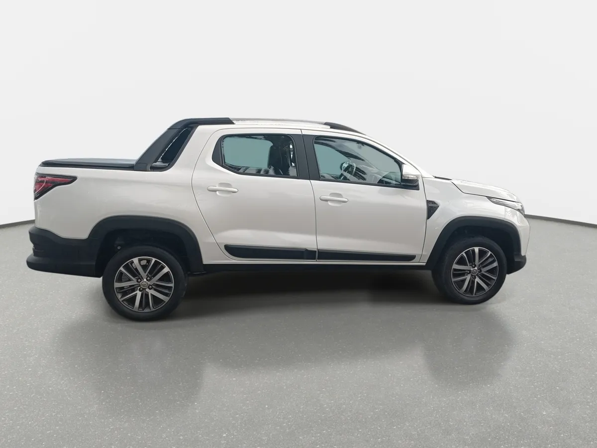 Ram 700 1.3 Laramie 4x2 Dob. Cab. Mt 4p año 2023