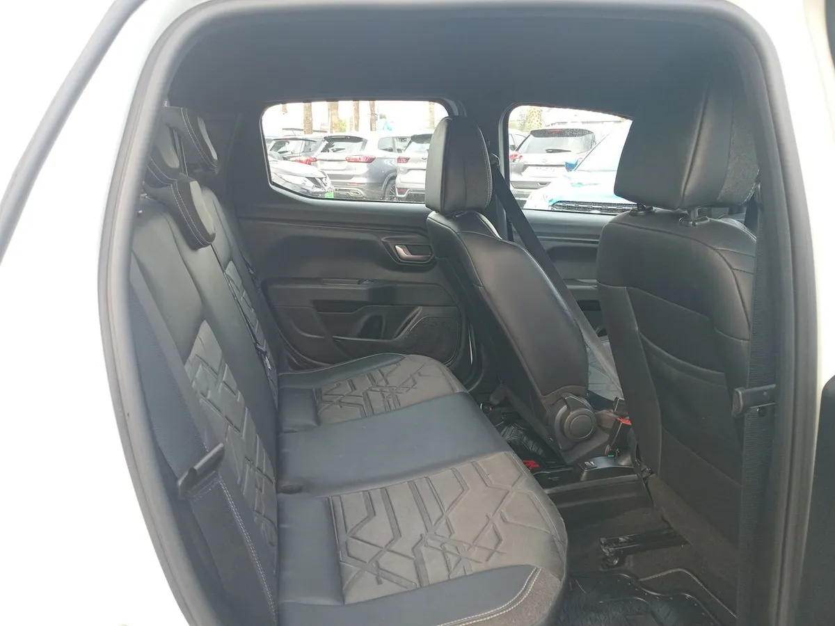 Ram 700 1.3 Laramie 4x2 Dob. Cab. Mt 4p año 2023