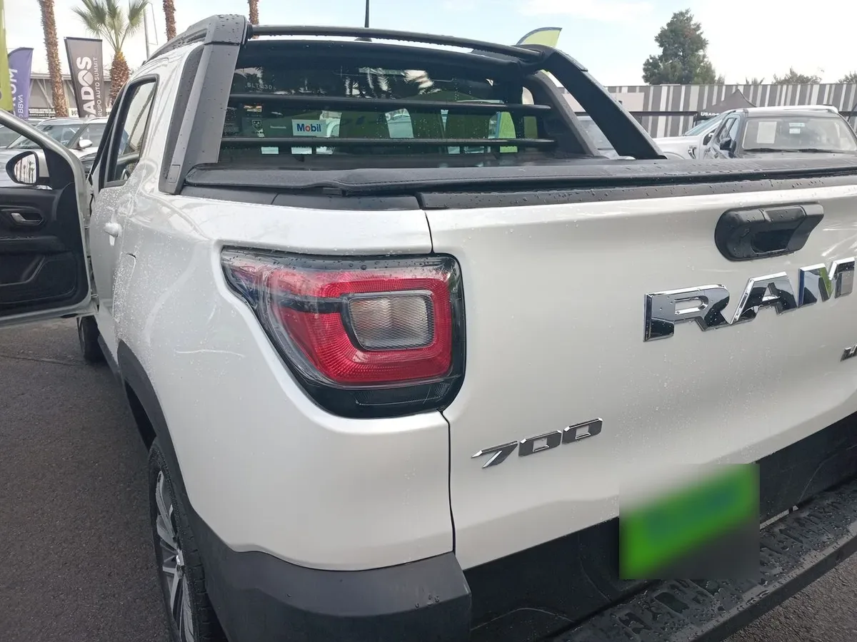 Ram 700 1.3 Laramie 4x2 Dob. Cab. Mt 4p año 2023