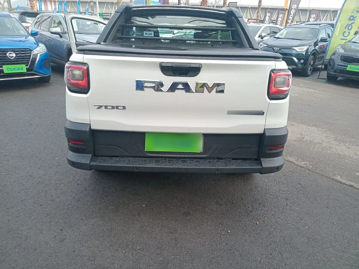 Ram 700 1.3 Laramie 4x2 Dob. Cab. Mt 4p año 2023