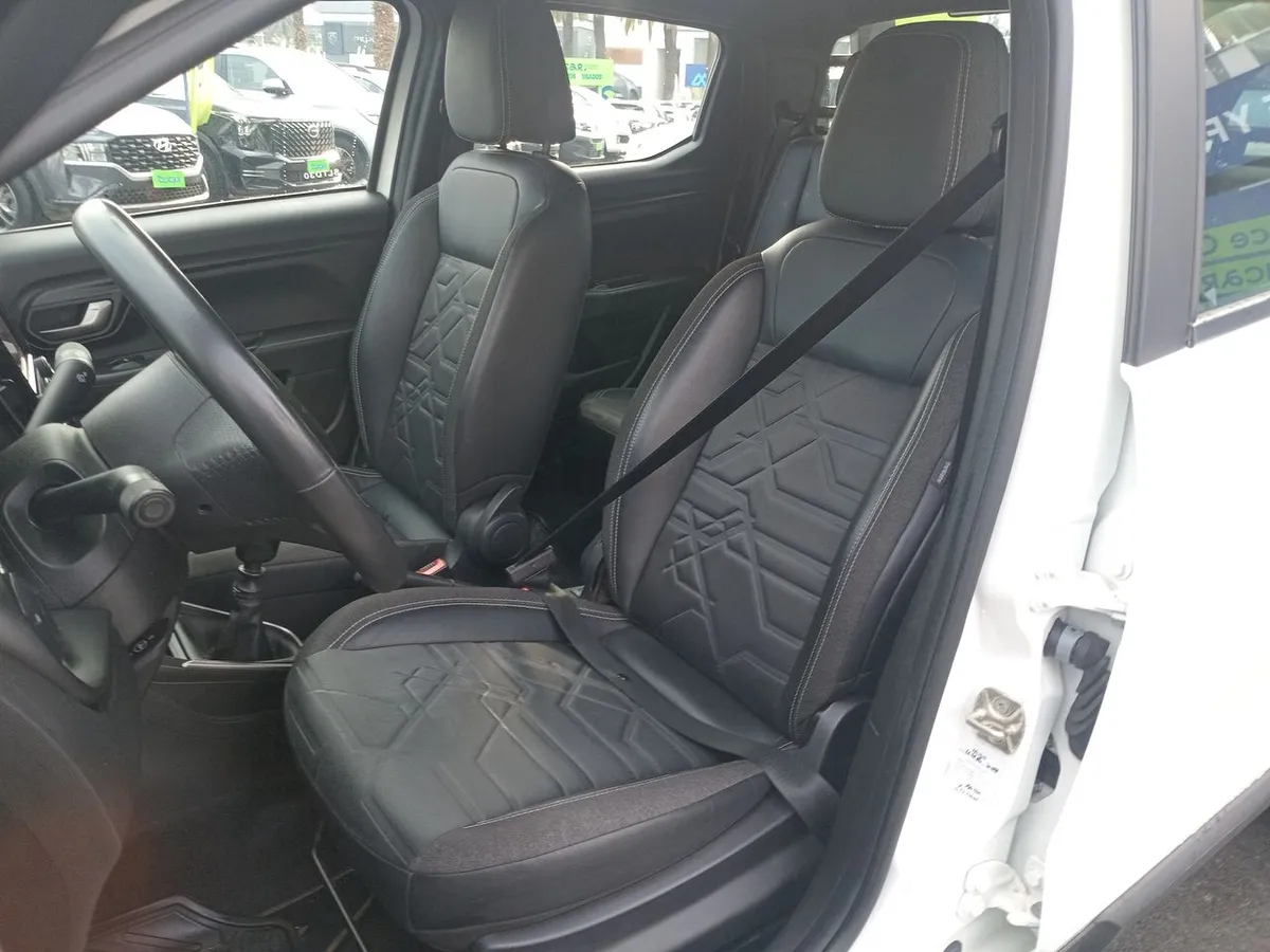 Ram 700 1.3 Laramie 4x2 Dob. Cab. Mt 4p año 2023