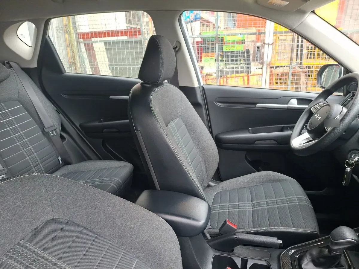 Kia Sonet 1.5 Ex 4x2 Ivt Ri At 5p año 2025