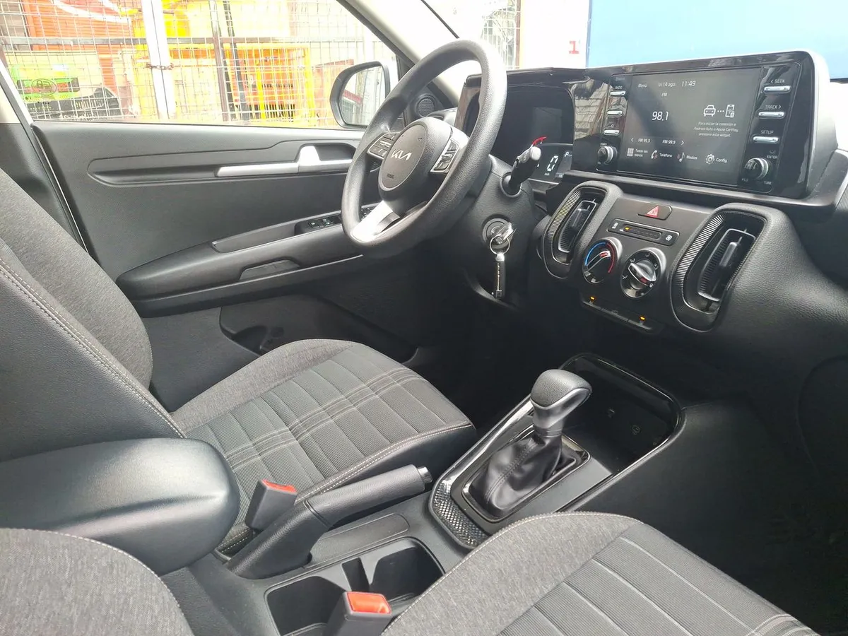 Kia Sonet 1.5 Ex 4x2 Ivt Ri At 5p año 2025