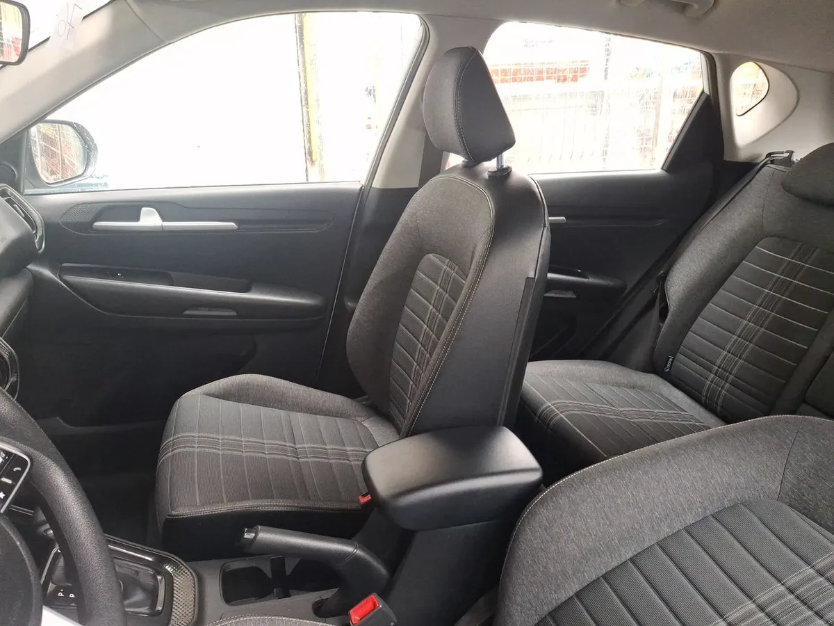 Kia Sonet 1.5 Ex 4x2 Ivt Ri At 5p año 2025