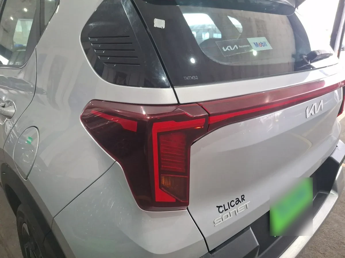 Kia Sonet 1.5 Ex 4x2 Ivt Ri At 5p año 2025