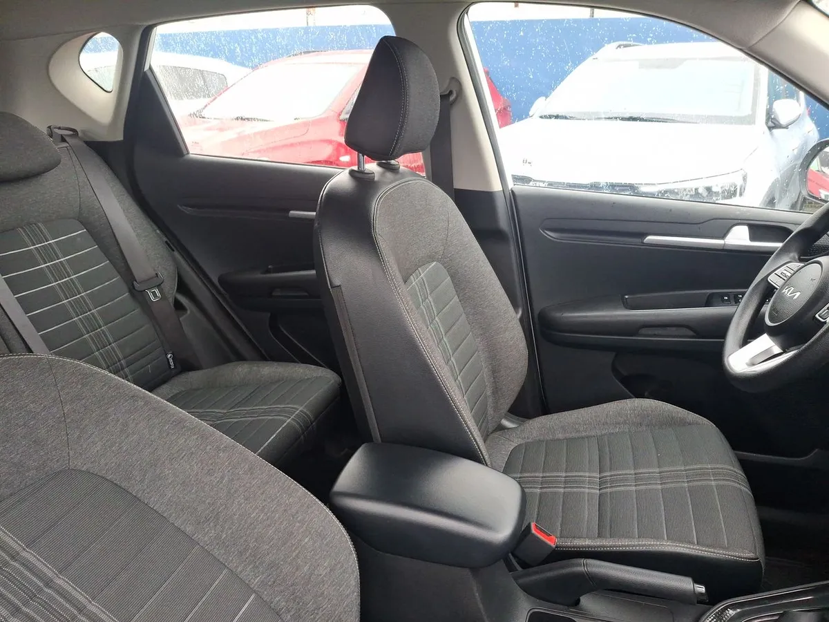Kia Sonet 1.5 Ex 4x2 Ivt Ri At 5p año 2025