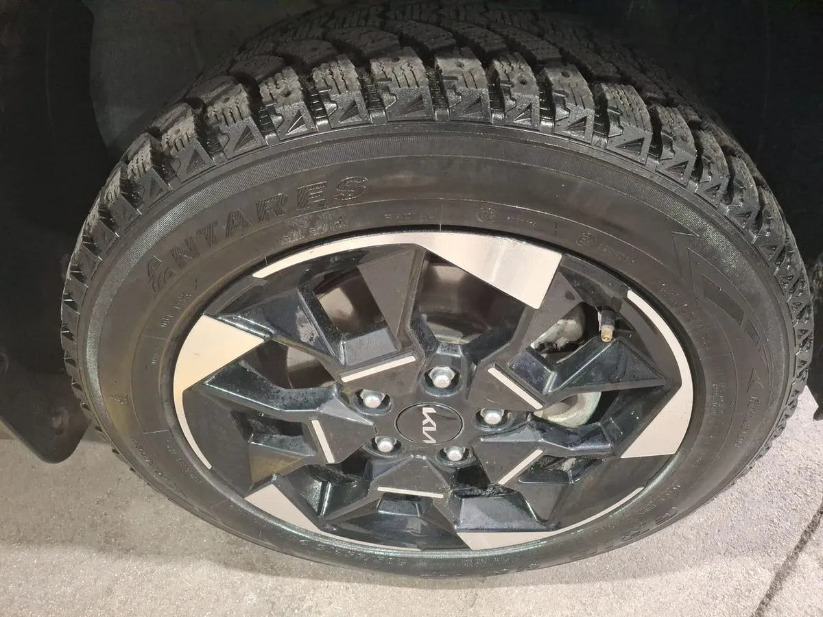 Kia Sonet 1.5 Ex 4x2 Ivt Ri At 5p año 2025