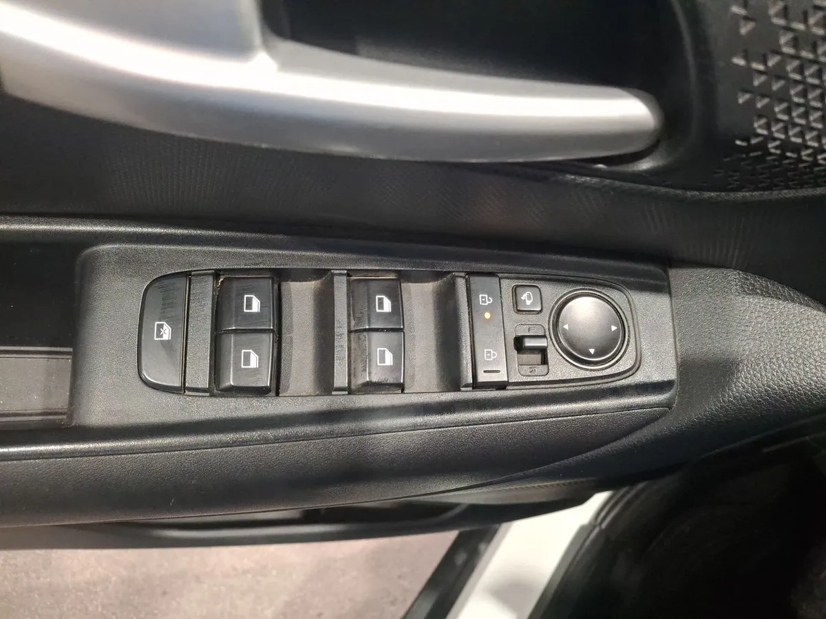 Kia Sonet 1.5 Ex 4x2 Ivt Ri At 5p año 2025