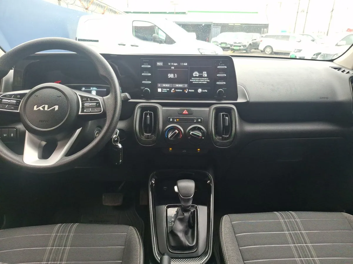Kia Sonet 1.5 Ex 4x2 Ivt Ri At 5p año 2025