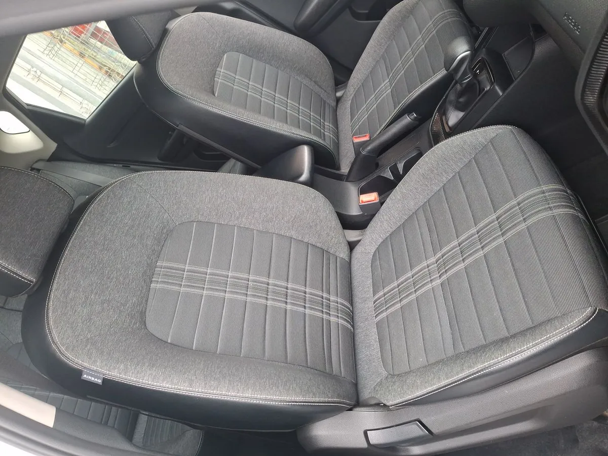 Kia Sonet 1.5 Ex 4x2 Ivt Ri At 5p año 2025