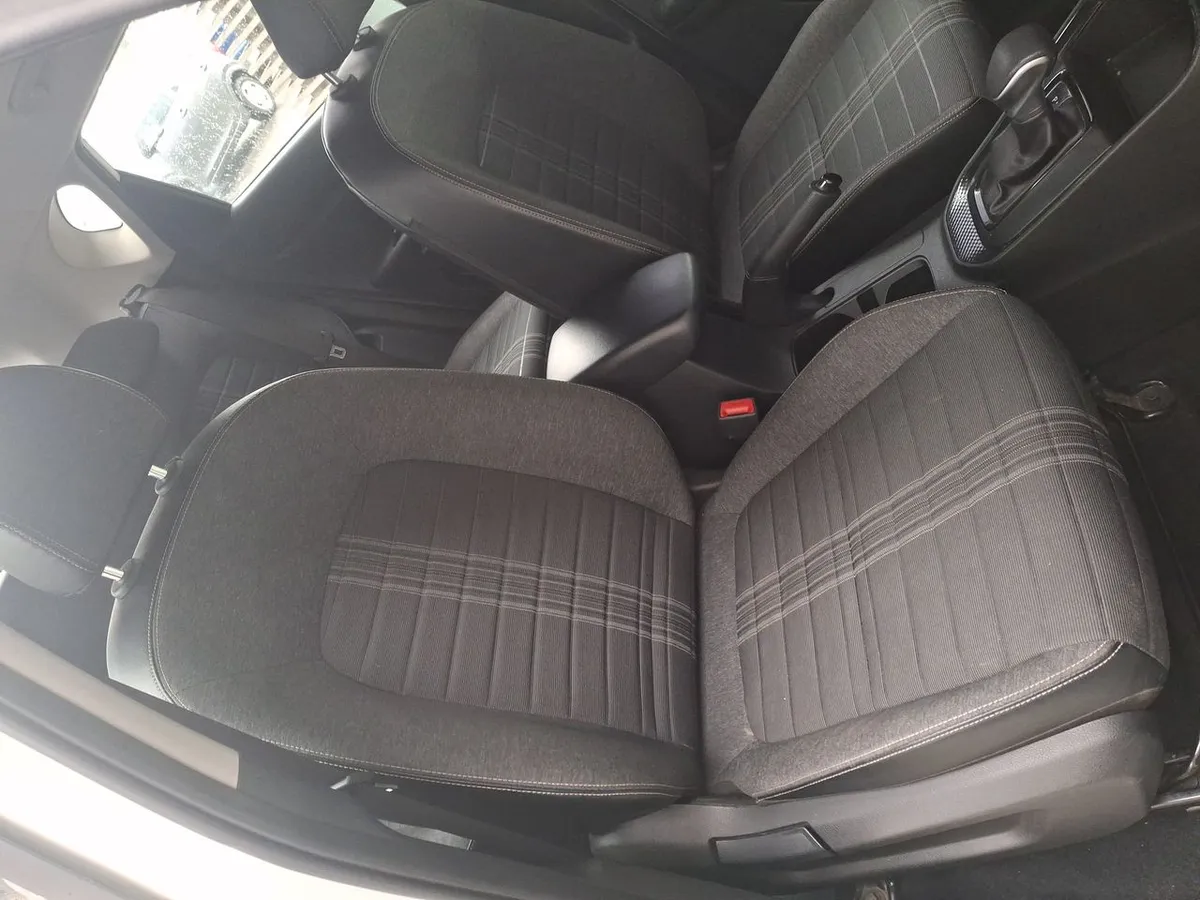 Kia Sonet 1.5 Ex 4x2 Ivt Ri At 5p año 2025