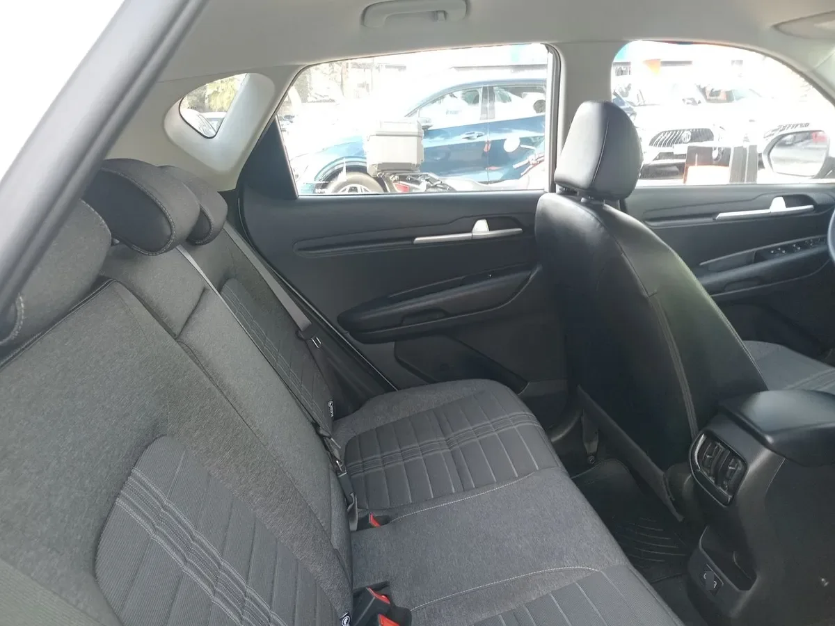 Kia Sonet 1.5 Ex 4x2 Ivt Ri At 5p año 2025