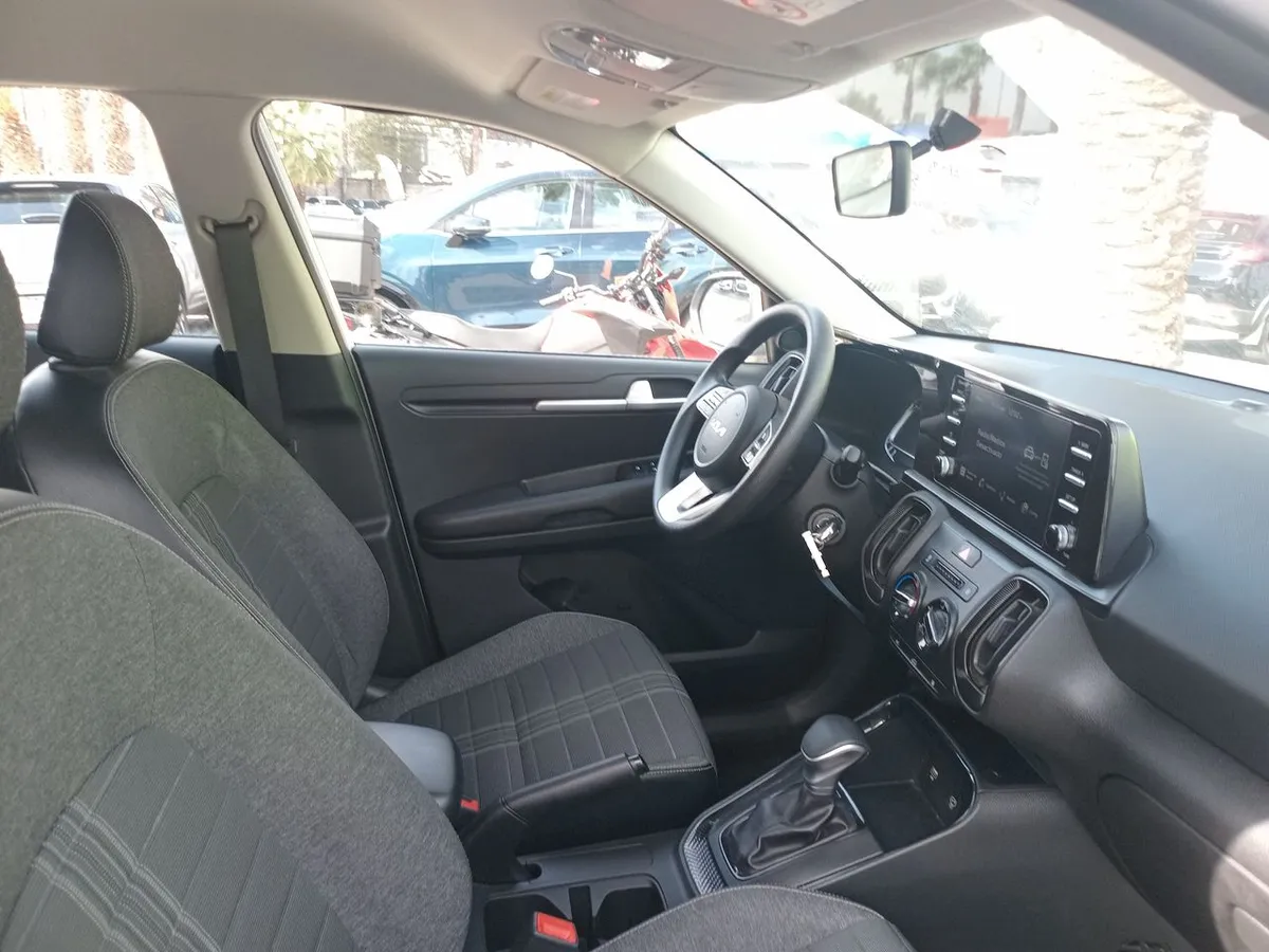 Kia Sonet 1.5 Ex 4x2 Ivt Ri At 5p año 2025
