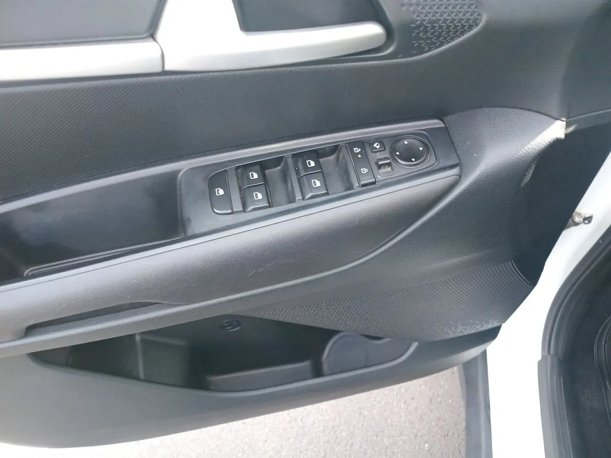 Kia Sonet 1.5 Ex 4x2 Ivt Ri At 5p año 2025
