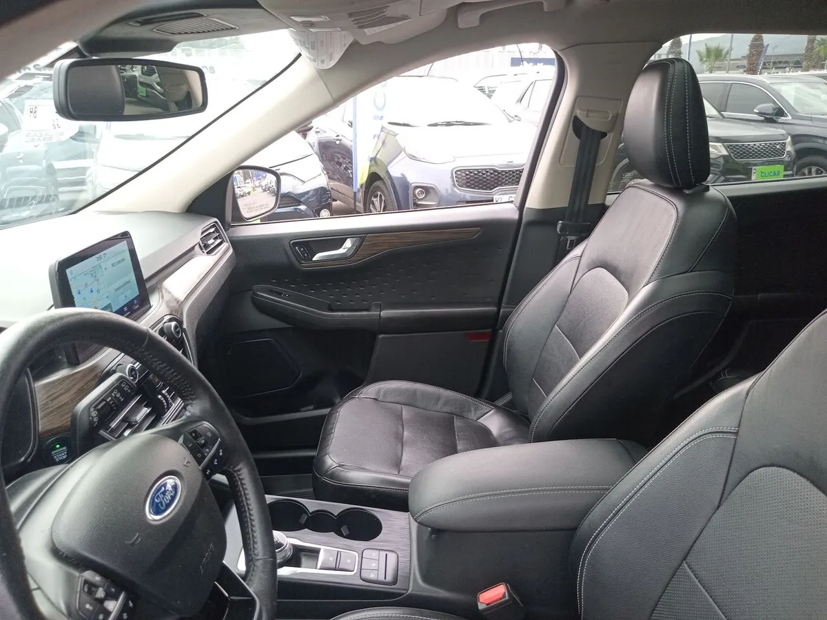Ford Escape 2.5 Atkinson Titanium Hibrido Awd At 5p año 2021
