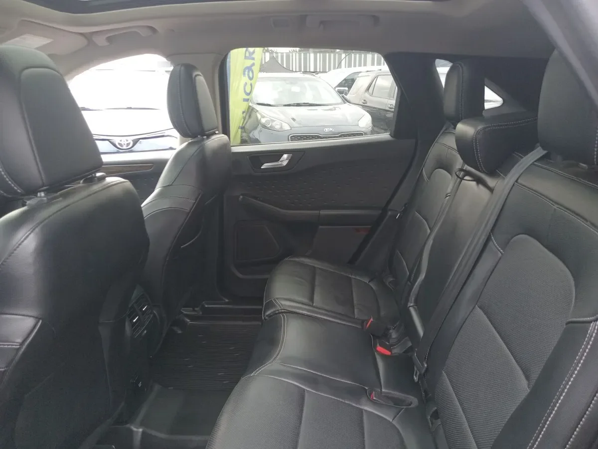 Ford Escape 2.5 Atkinson Titanium Hibrido Awd At 5p año 2021