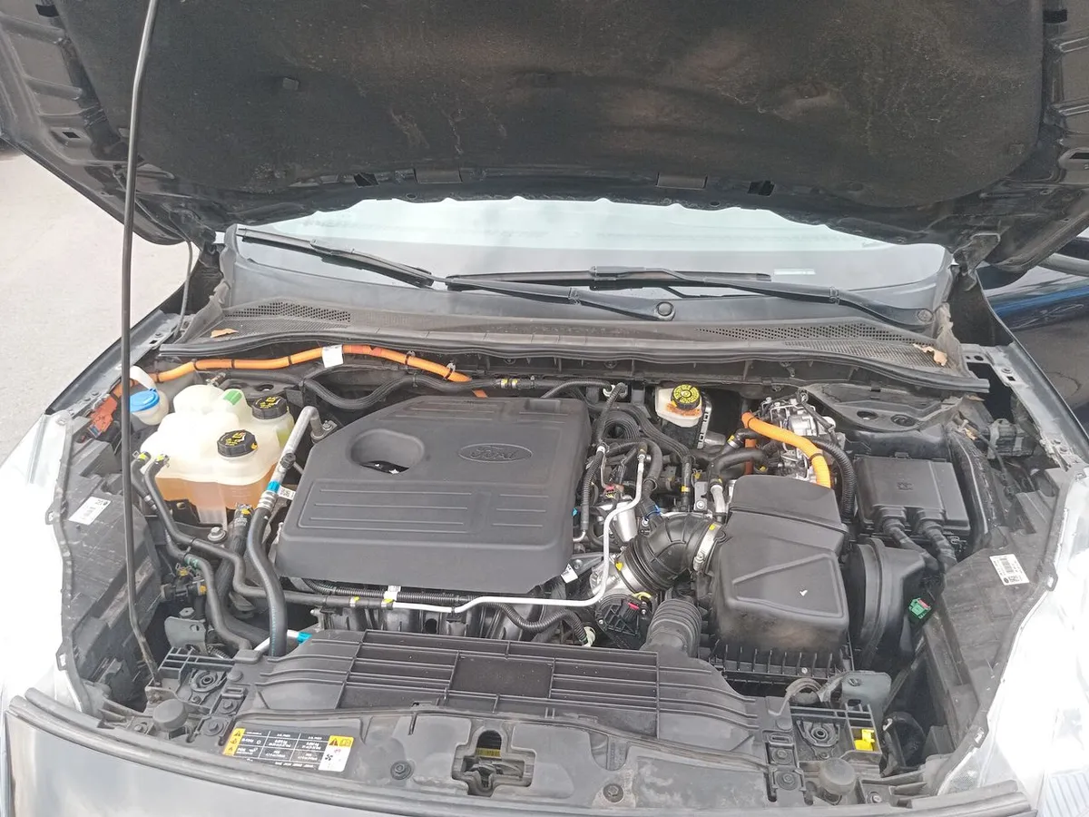 Ford Escape 2.5 Atkinson Titanium Hibrido Awd At 5p año 2021