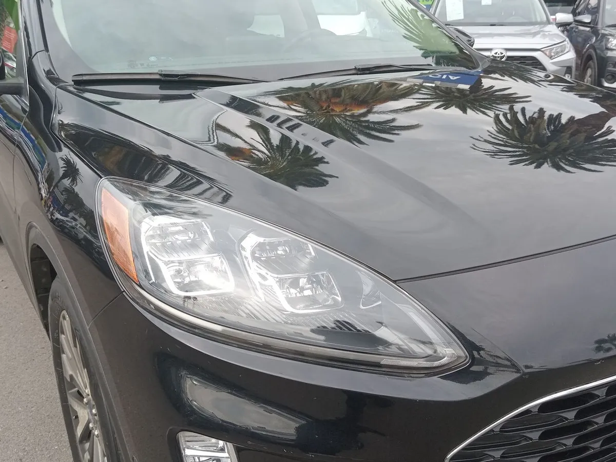 Ford Escape 2.5 Atkinson Titanium Hibrido Awd At 5p año 2021