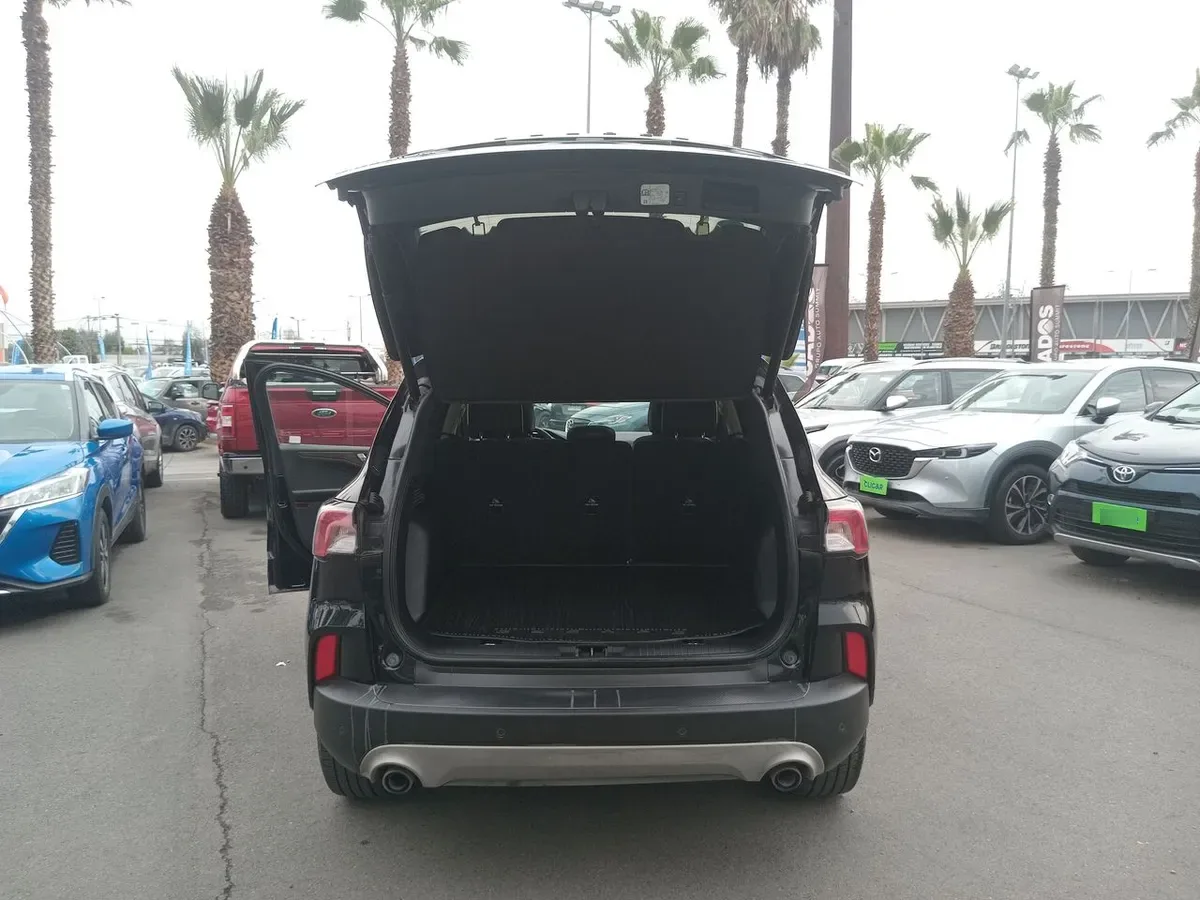Ford Escape 2.5 Atkinson Titanium Hibrido Awd At 5p año 2021