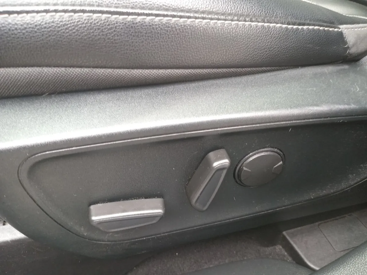Ford Escape 2.5 Atkinson Titanium Hibrido Awd At 5p año 2021