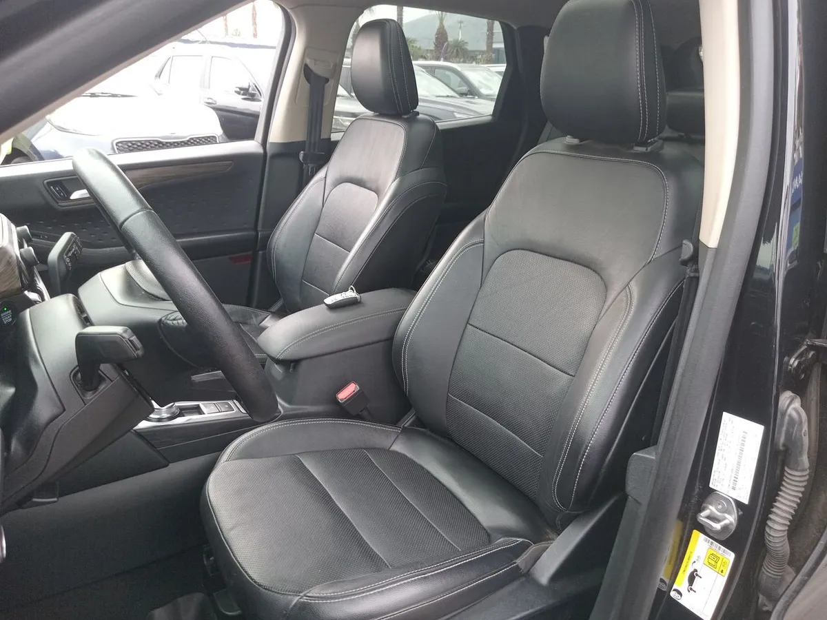Ford Escape 2.5 Atkinson Titanium Hibrido Awd At 5p año 2021