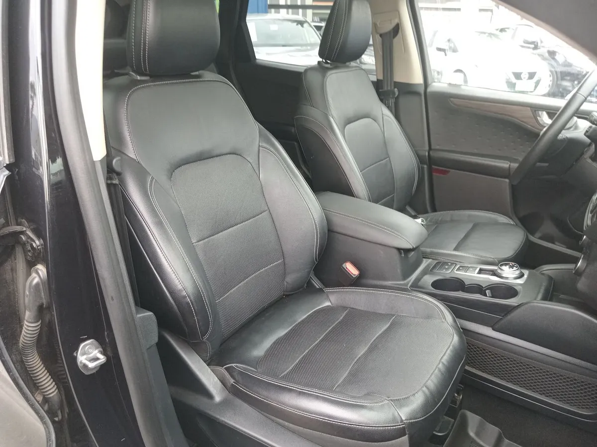 Ford Escape 2.5 Atkinson Titanium Hibrido Awd At 5p año 2021