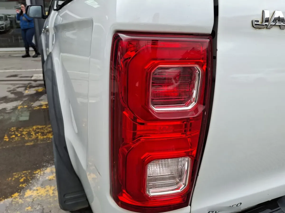 JAC T8 2.0 Comfort 4x2 Diesel Mt 4p año 2022