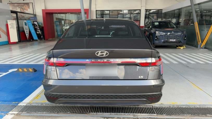 Hyundai Accent 1.5 Plus 4x2 Mt 4p año 2024