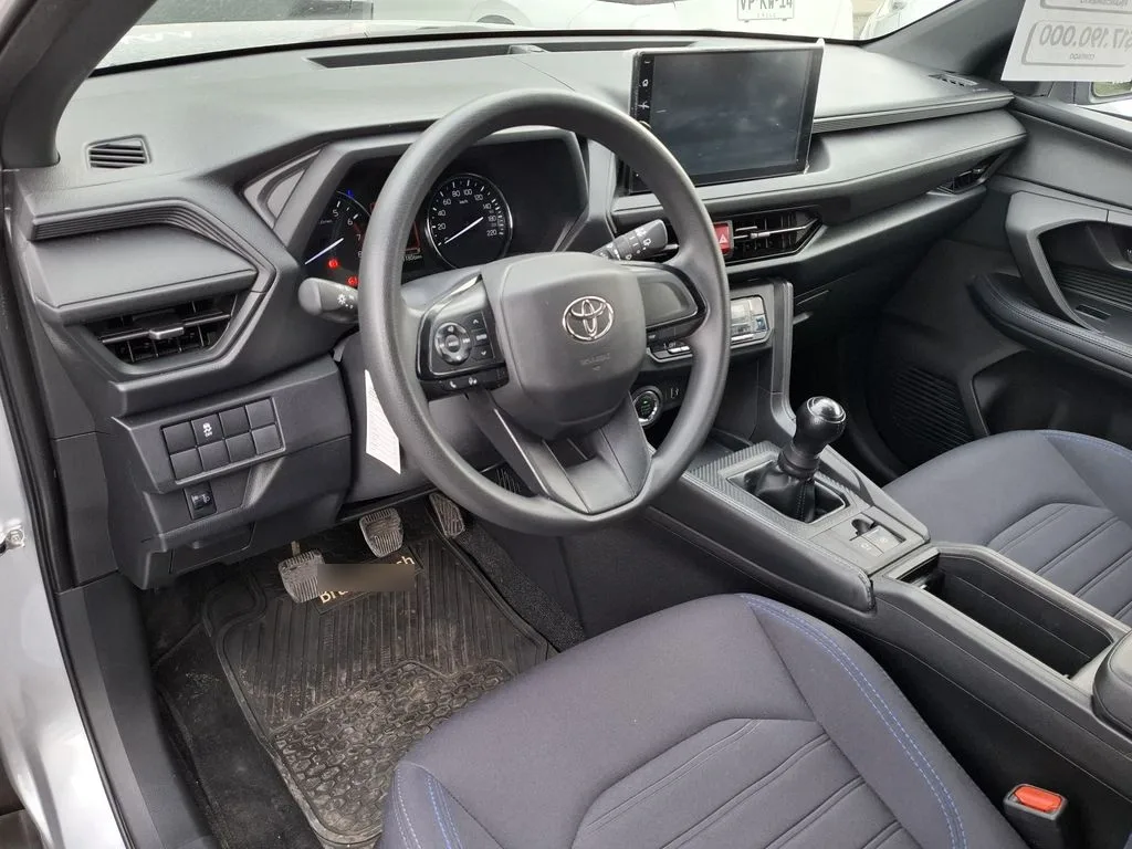 Toyota Yaris Cross 1.5 Xi 4x2 5mt 5p año 2025