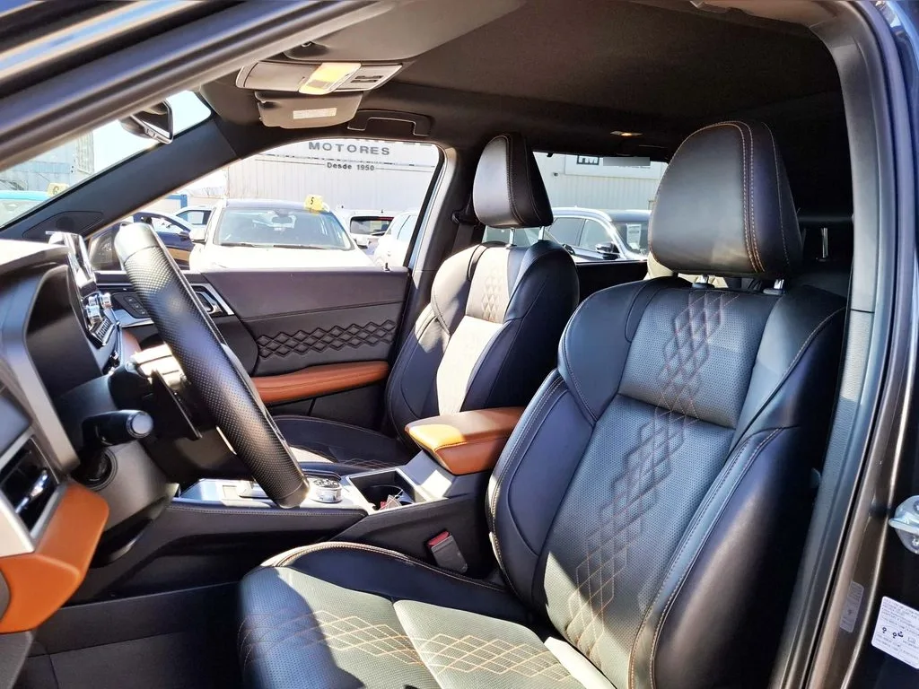 Mitsubishi Outlander 2.5 Gls Limited 4x4 At 5p año 2025