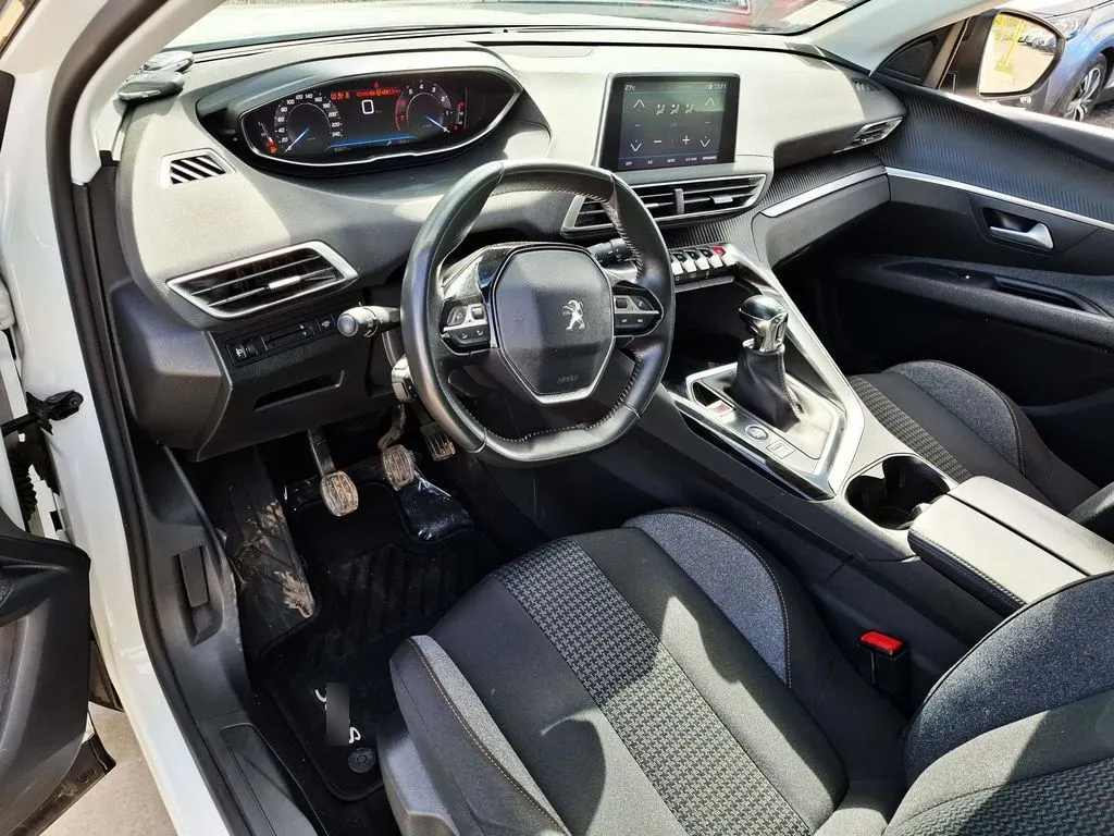Peugeot 3008 1.2 Active Pack Puretech 130 4x2 Mt6 5p año 2022