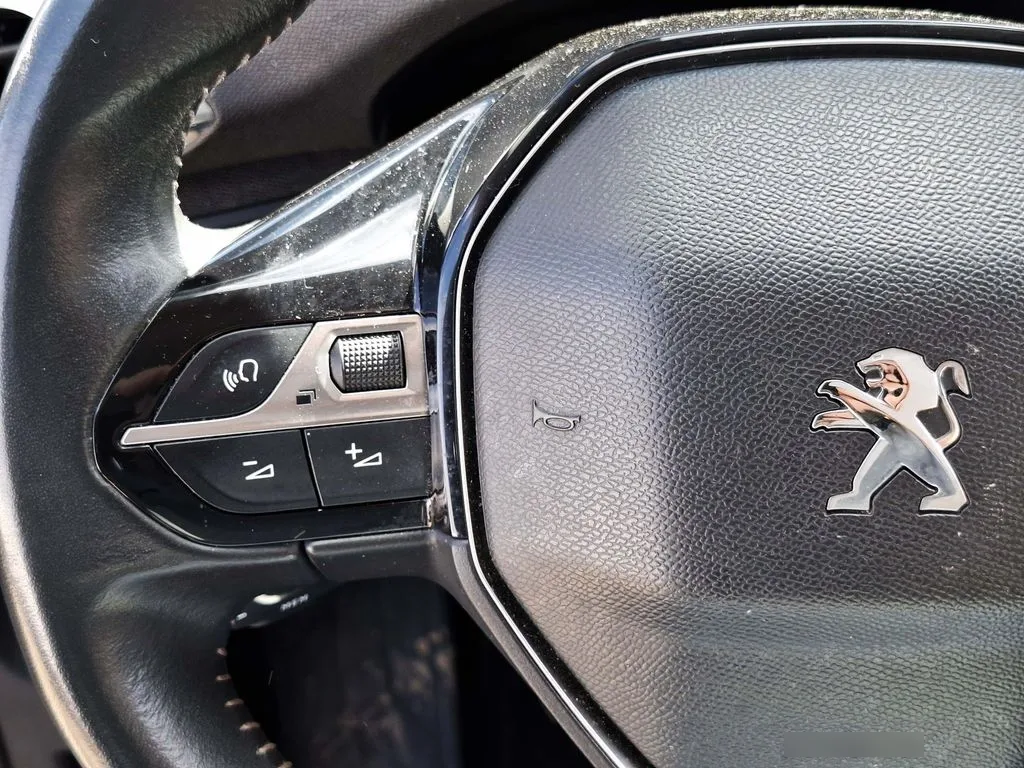 Peugeot 3008 1.2 Active Pack Puretech 130 4x2 Mt6 5p año 2022