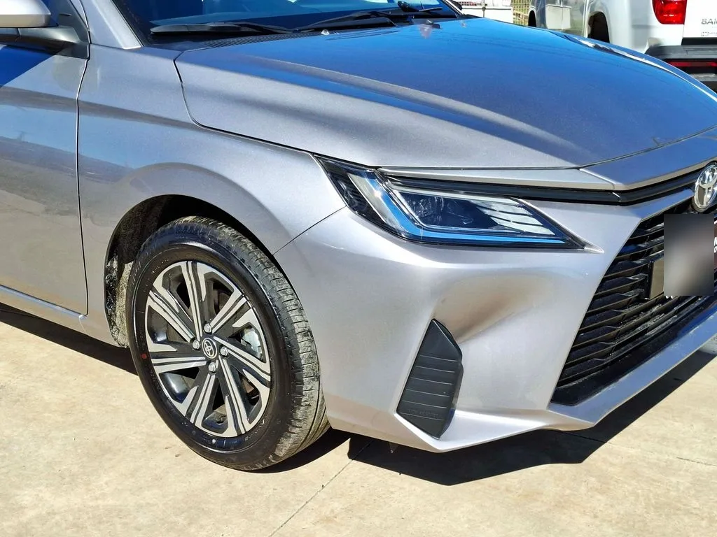 Toyota Yaris 1.5 E 4x2 Sdn Cvt At 4p año 2026