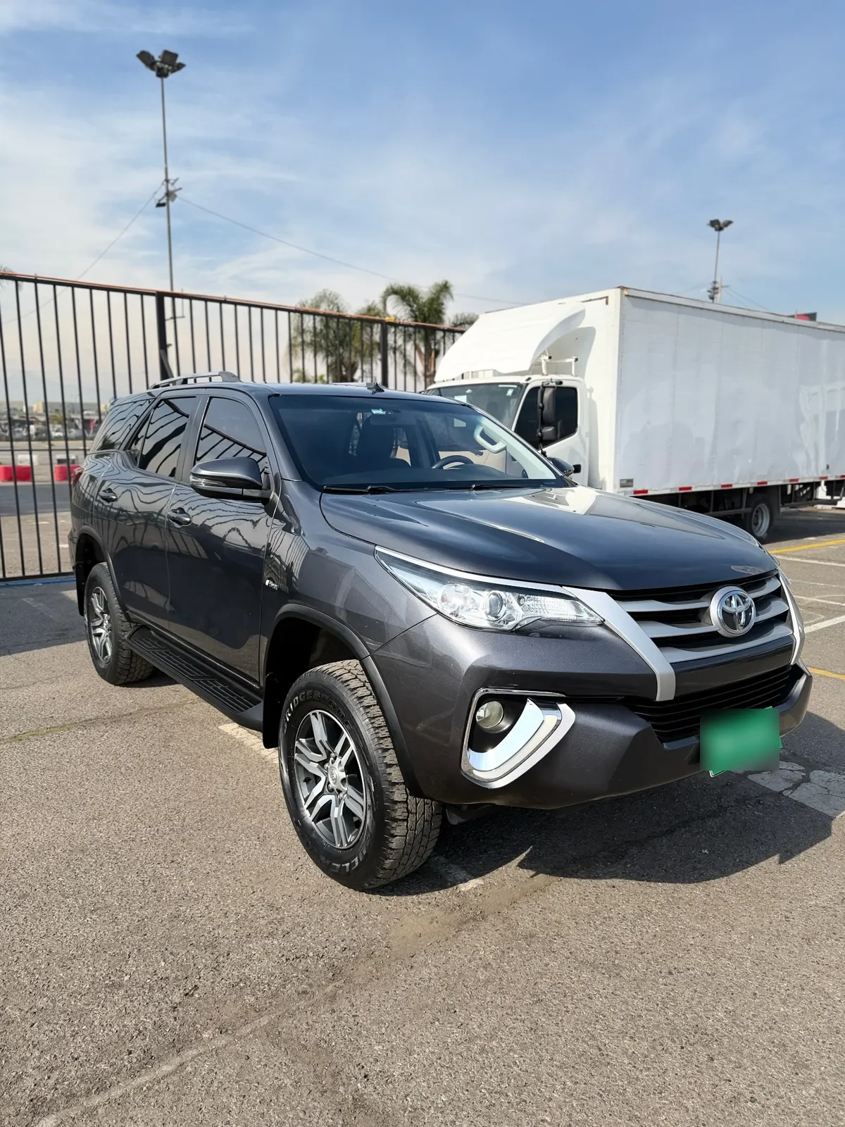 Toyota Fortuner 2.7 Srv Lgb0 At año 2019