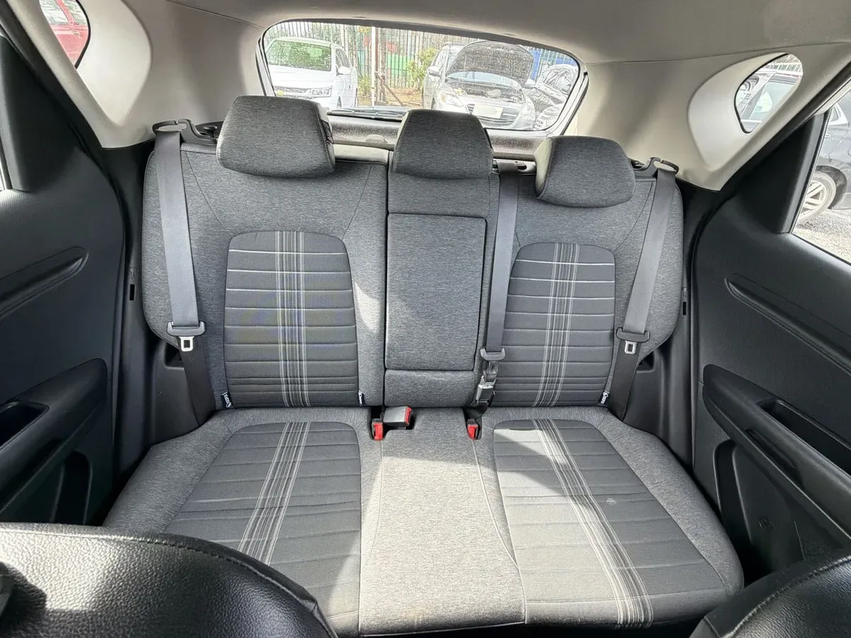 Kia Sonet 1.5 Ex 4x2 Ivt Ri At 5p año 2025