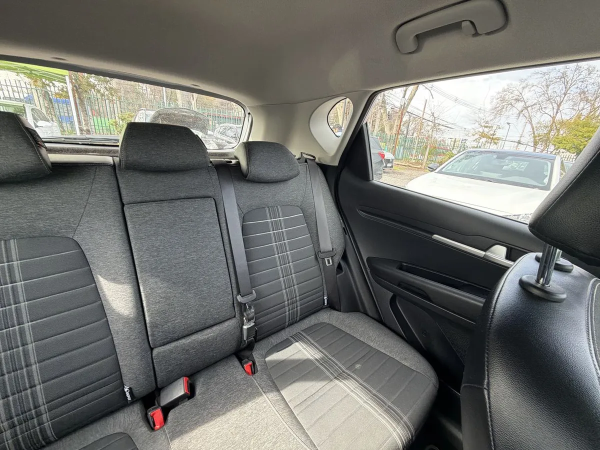Kia Sonet 1.5 Ex 4x2 Ivt Ri At 5p año 2025