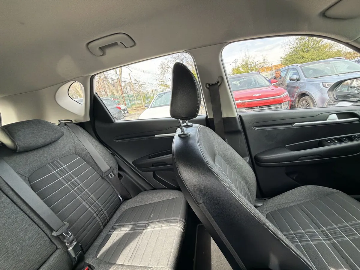 Kia Sonet 1.5 Ex 4x2 Ivt Ri At 5p año 2025
