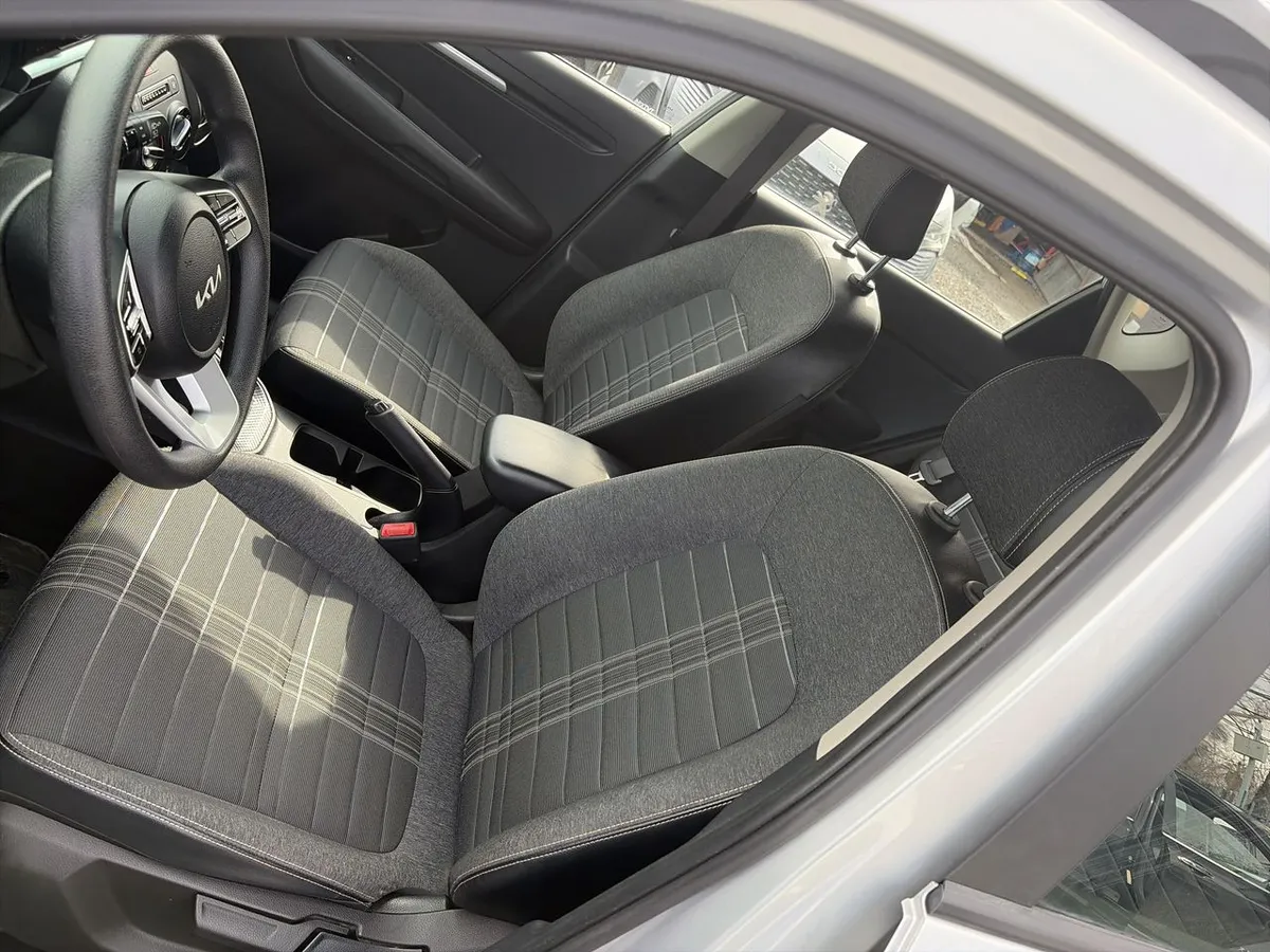 Kia Sonet 1.5 Ex 4x2 Ivt Ri At 5p año 2025