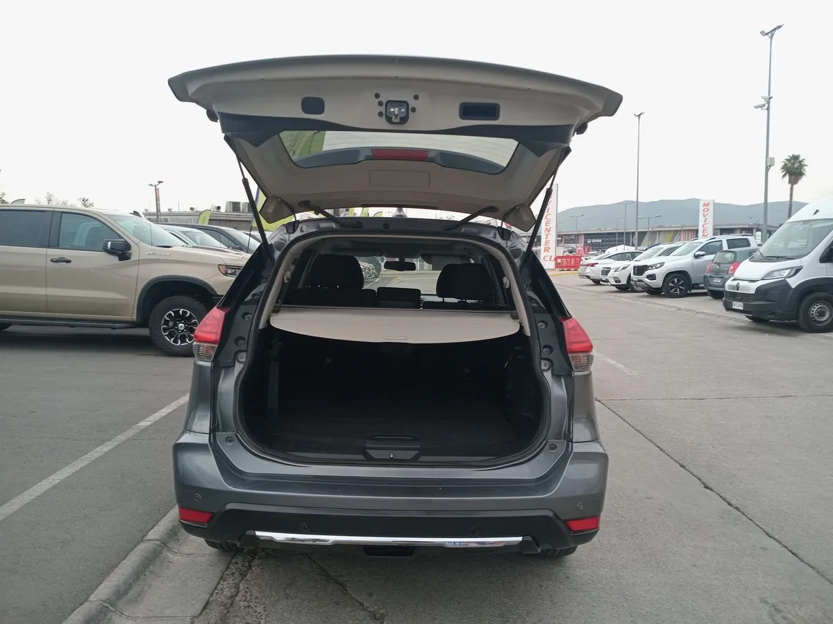 Nissan X-Trail 2.5 Advance Mc 4x2 3row Cvt At 5p año 2021