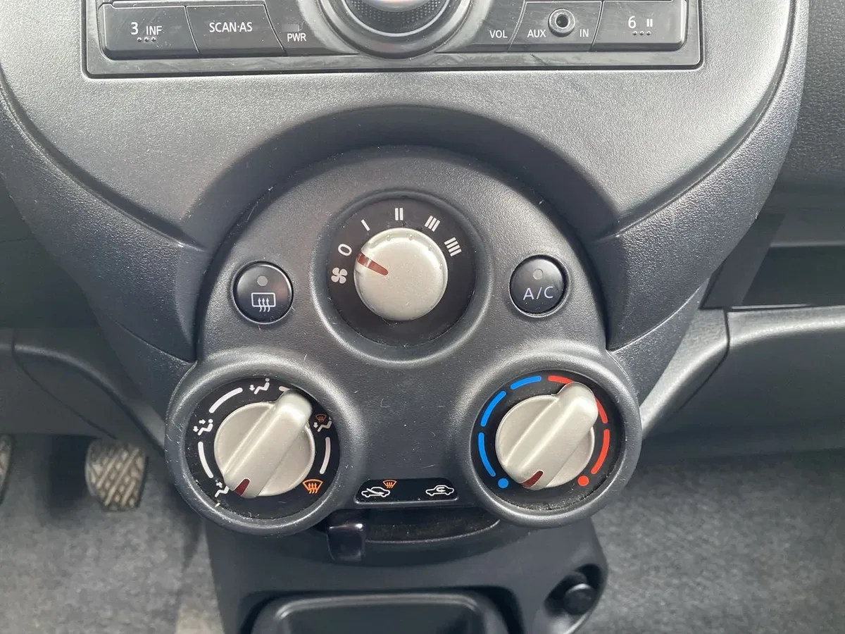 Nissan March 1.6 Active 4x2 Mt 5p año 2016