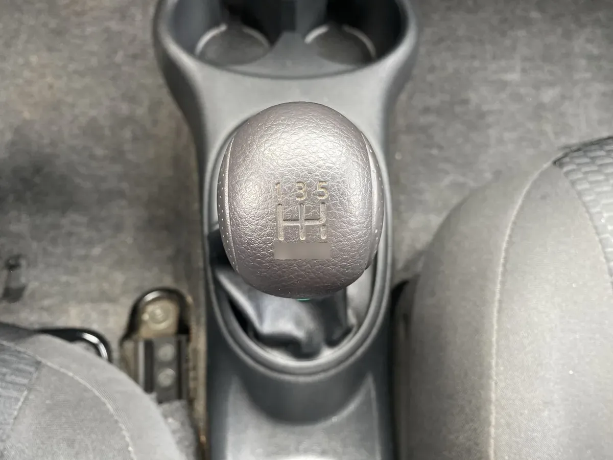 Nissan March 1.6 Active 4x2 Mt 5p año 2016