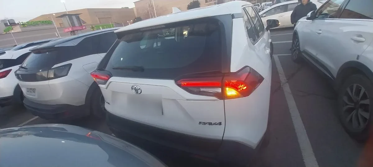 Toyota Rav 4 2.0 Le 4x2 Mt 5p año 2021