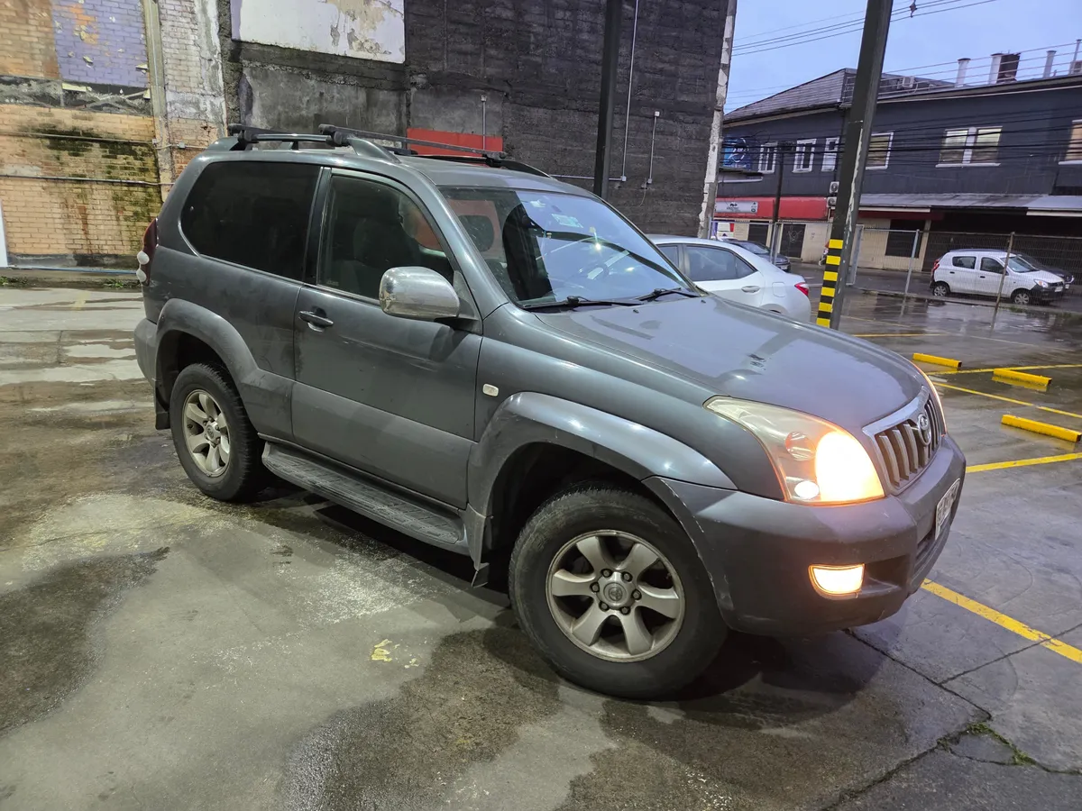TOYOTA LAND CRUISER 2.7 Prado Lujo Mt año 2008
