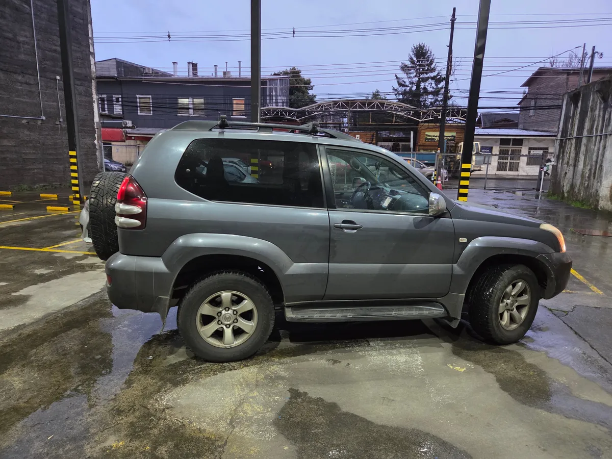 TOYOTA LAND CRUISER 2.7 Prado Lujo Mt año 2008