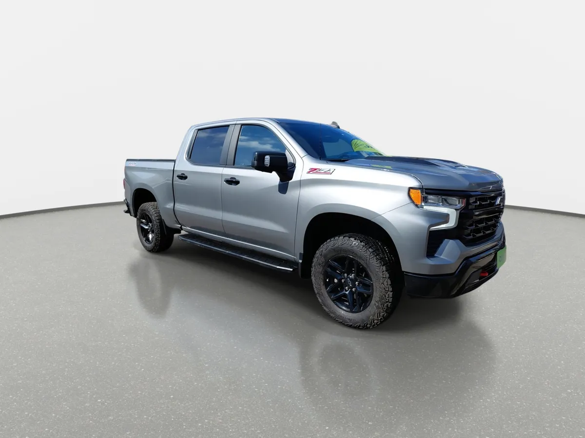 Chevrolet Silverado 5.3 Lt Trail Boss Z71 4x4 At 4p año 2024