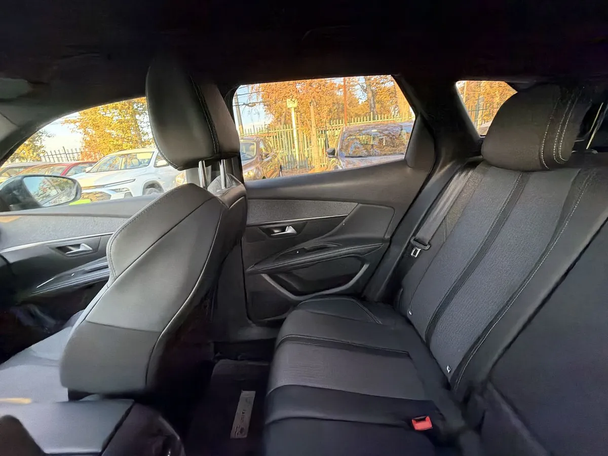 Peugeot 3008 1.5 Allure Pack Bluehdi 130 4x2 Eat8 5p año 2024