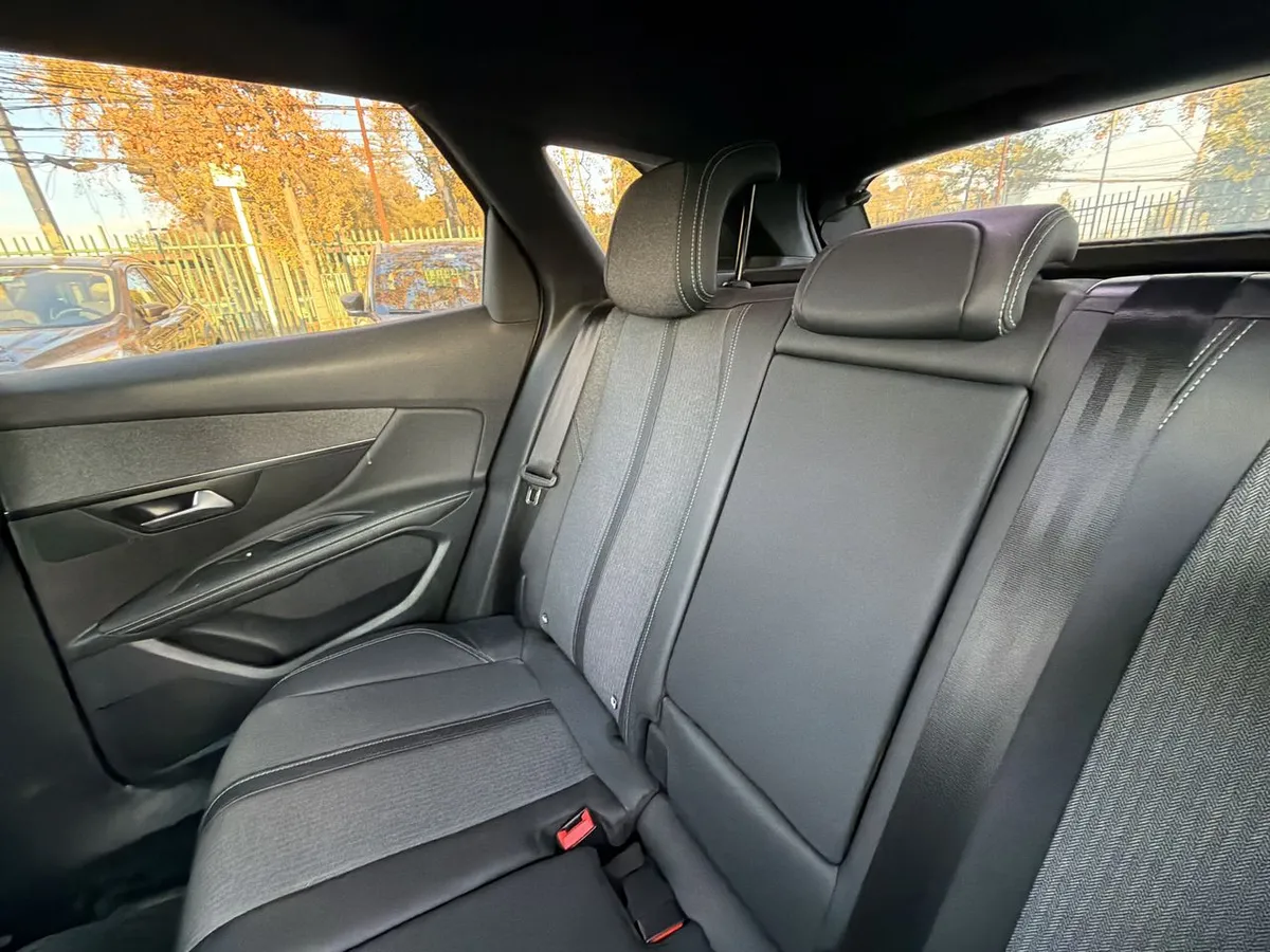 Peugeot 3008 1.5 Allure Pack Bluehdi 130 4x2 Eat8 5p año 2024