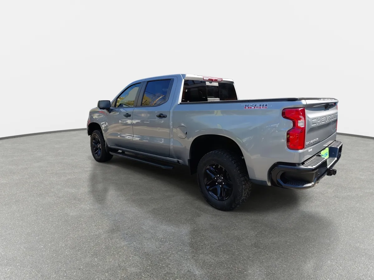 Chevrolet Silverado 5.3 Lt Trail Boss Z71 4x4 At 4p año 2024