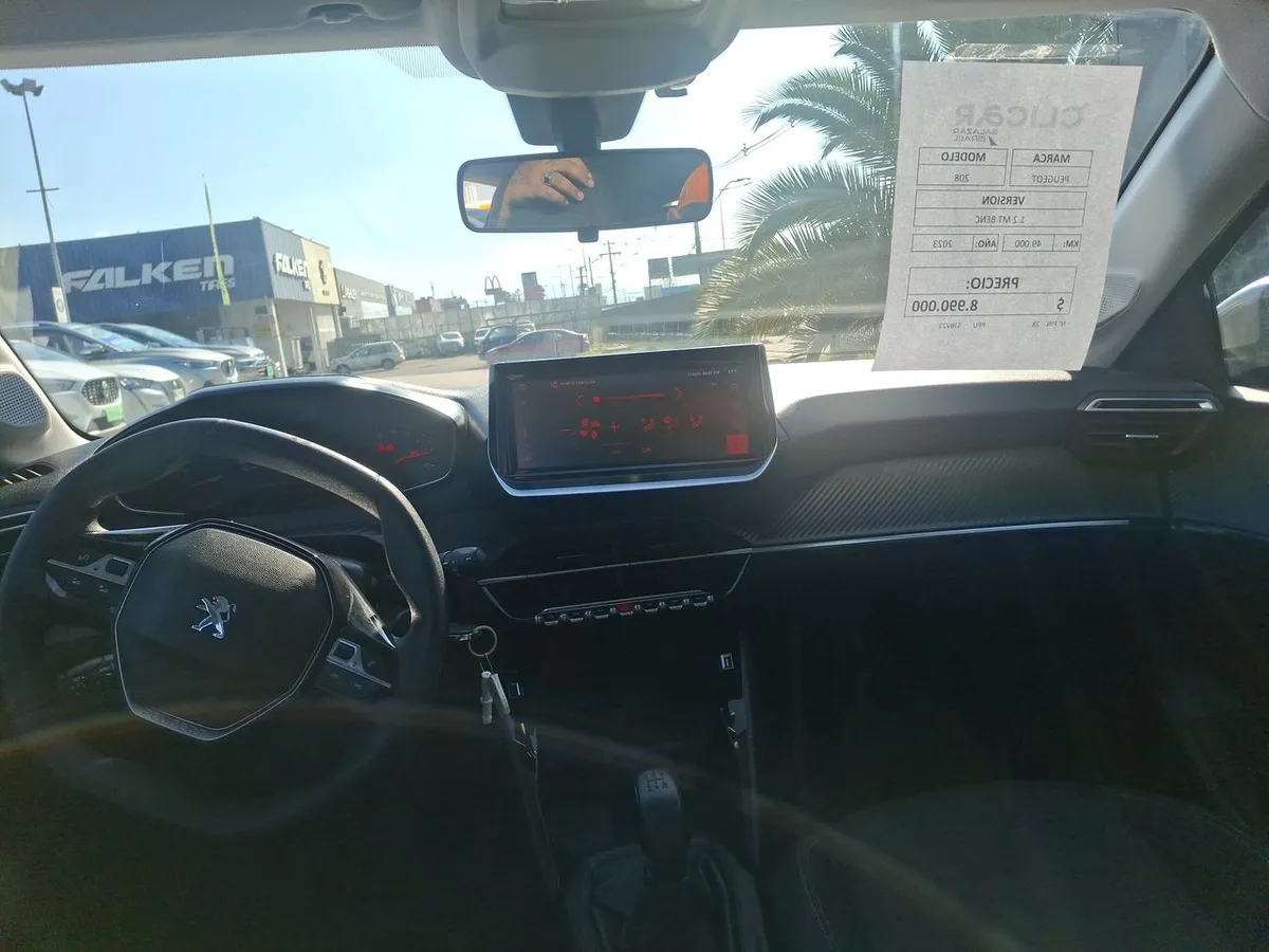 Peugeot 208 1.2 Style Puretech 75 4x2 Mt 5p año 2023