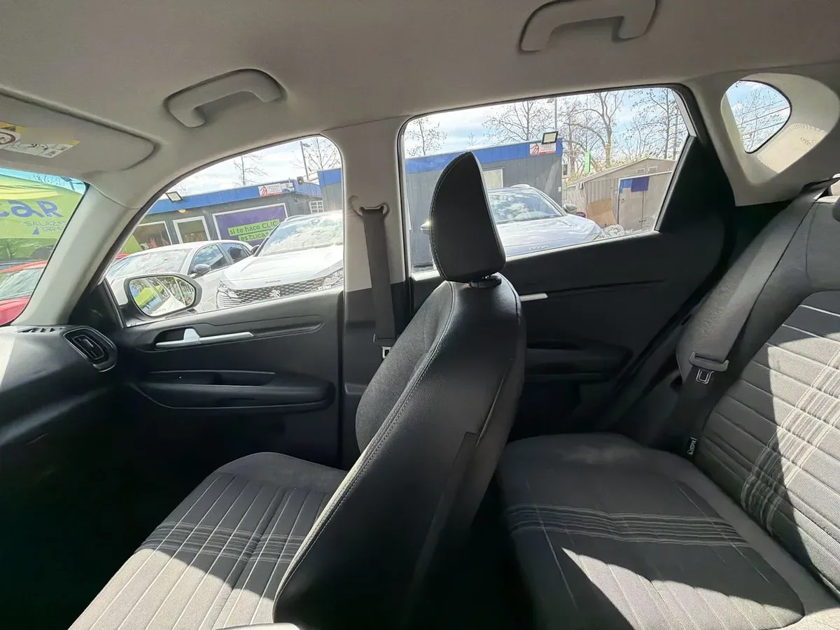 Kia Sonet 1.5 Ex 4x2 Ivt Ri At 5p año 2025